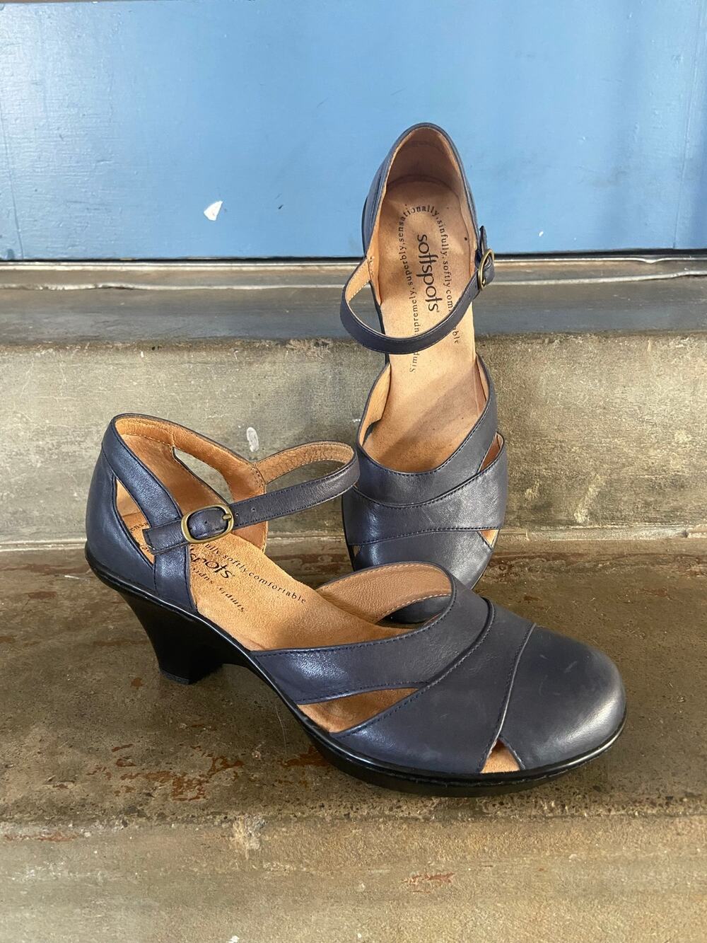 Softspots navy leather wedge heel closed toe ankle strap shoe w/ cut out sides